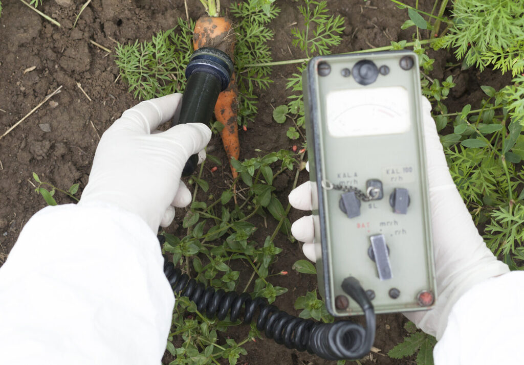 Geiger muller tube and counter to detect radiation in soil samples